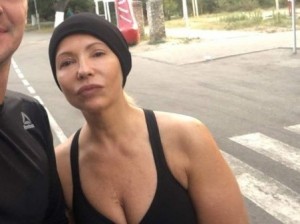 Создать мем: андрей онистрат с супругой, юлия тимошенко бегает марафон, юлия тимошенко на пробежке