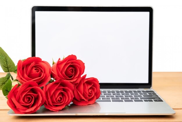 Создать мем: макет ноутбука, ноутбук, бело красные розы