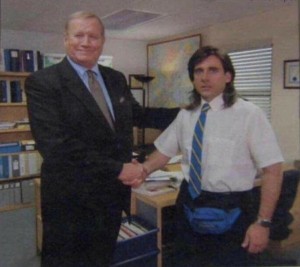 Создать мем: dunder mifflin, young michael scott, michael scott with long hair the office