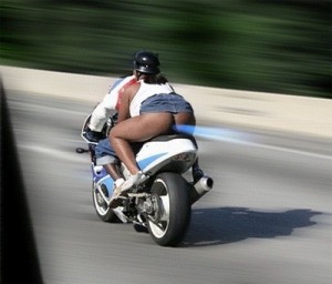 Создать мем: фото жирный байкер, fat ass on a motorcycle, жирный на мотоцикле