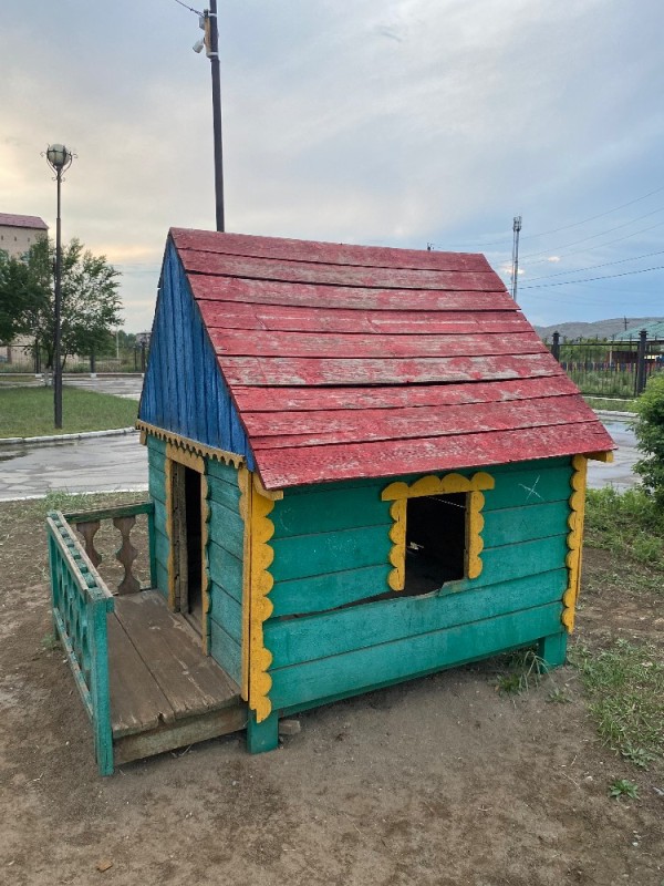 Create meme: box for dogs, children's house made of wood, a booth for a small dog