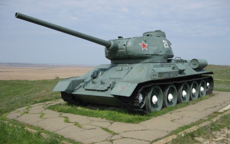 Создать мем: средний танк т 34, т 34 танк, военная горка музей темрюк т-34