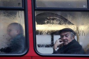 Создать мем: старичок в поезде, дедушка в поезде, одинокий человек в трамвае