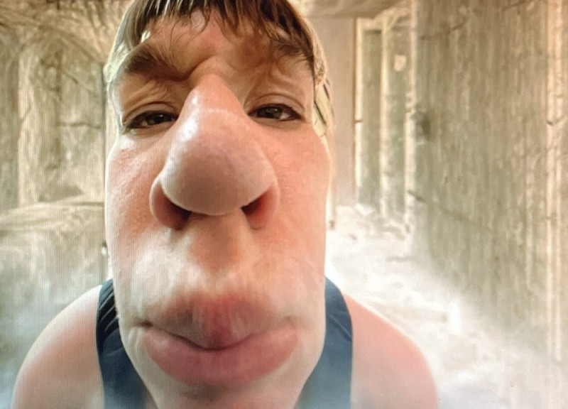 Создать мем: камера, огромный нос, лицо