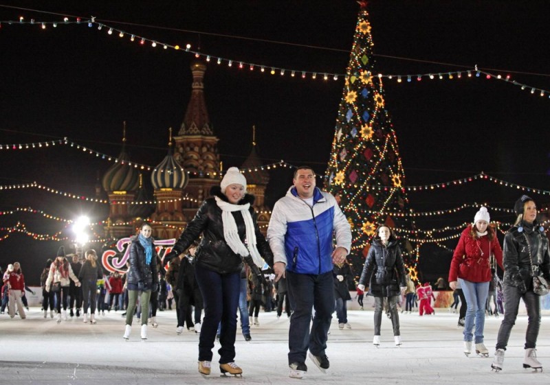 Create meme: New Year's skating rink, skating rink Moscow, skating rink in Moscow on Red Square 2022