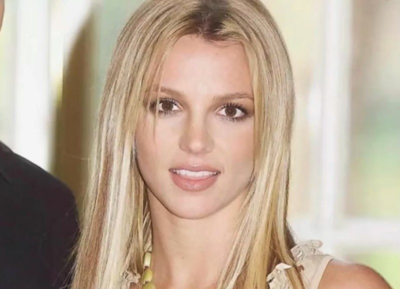 Create meme: Britney Spears, britney spears 2004, britney spears blonde