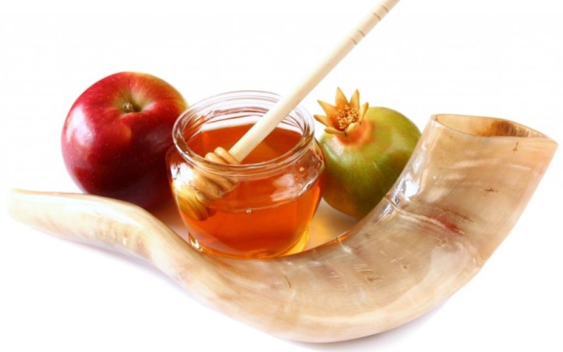 Create meme: Rosh Hashanah, apples with honey, apple and honey saved
