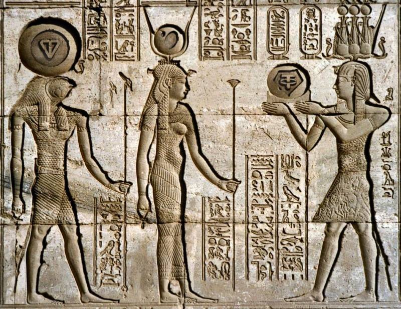 Create meme: the art of ancient egypt, reliefs of ancient Egypt, Dendera Egypt temple of Hathor