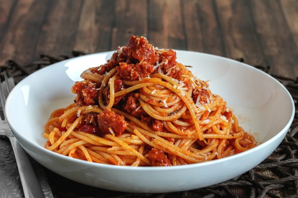 Create meme: bolognese spaghetti, pasta bolognese, pasta with bolognese sauce