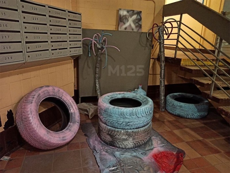 Create meme: old tires, old tires, crafts from old tires to the garage