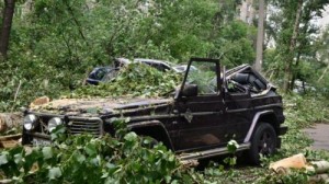 Создать мем: off road, трофи, ураган в москве 29 05 2017