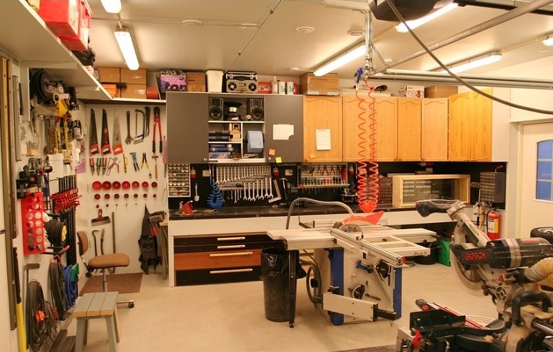 Create meme: setting up a workshop in the garage, garage workshop design, arrangement of a carpentry workshop