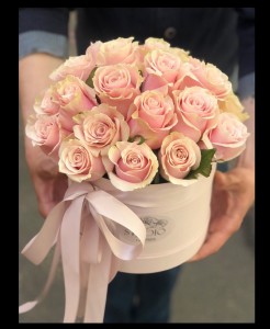 Create meme: a bouquet of flowers, a bouquet of roses in a box, beautiful flowers