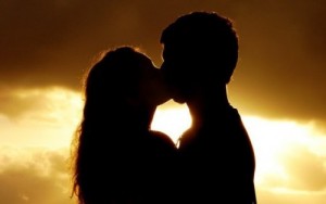 Создать мем: kiss, romantica, целуются