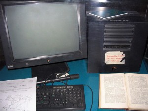Создать мем: техника, компьютер 1990-х, первое в мире компьютер корвет