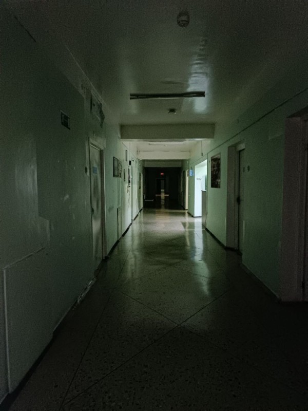 Создать мем: тёмный коридор школы, коридор, коридор больницы