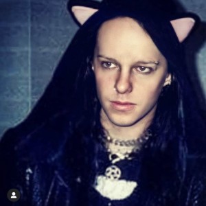 Создать мем: джои джордисон пирсинг, парень, joey jordison slipknot