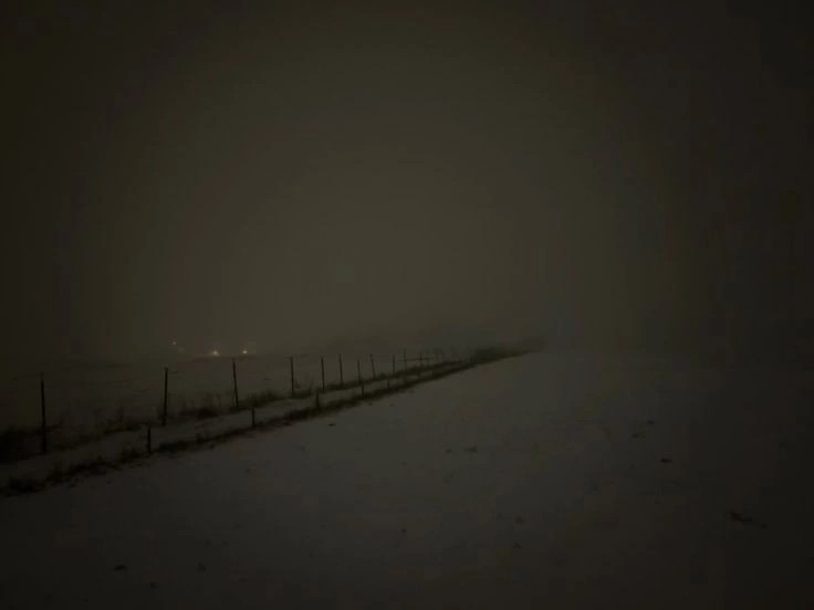 Создать мем: зимняя дорога, дорога, густой туман