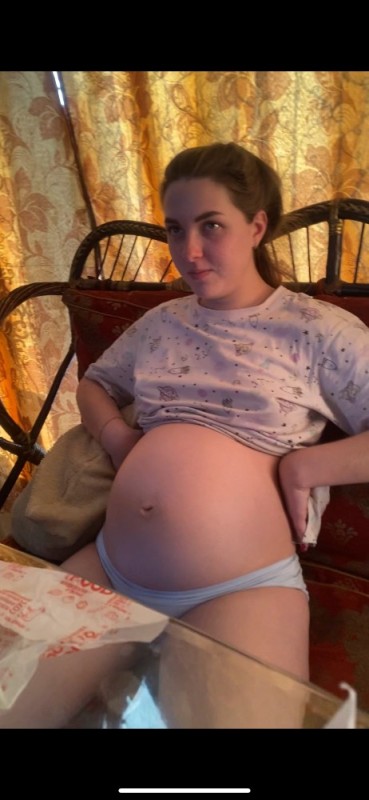 Создать мем: беременный живот, беременная девушка, pregnant