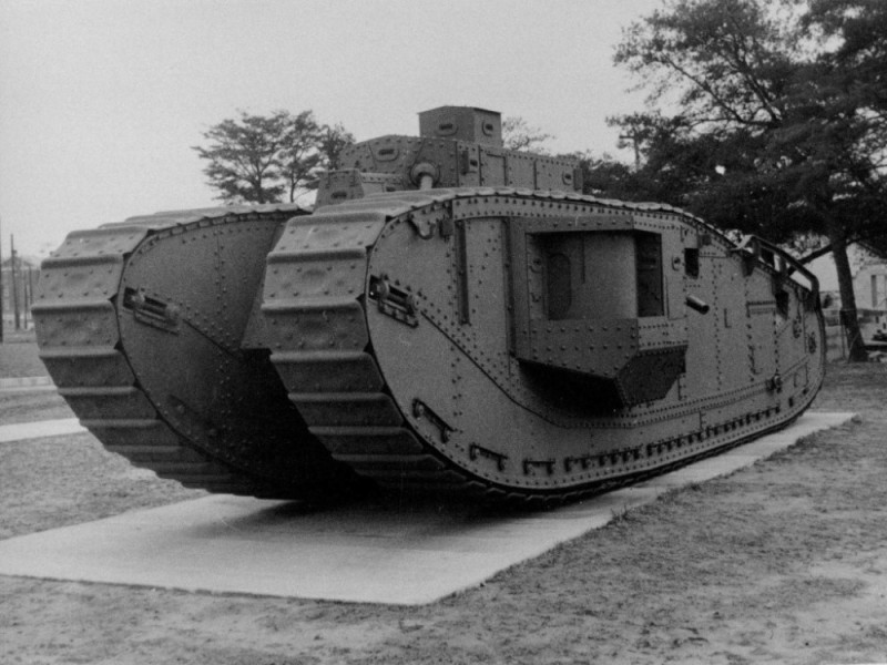 Создать мем: большой вилли танк, первый в мире танк, танк марк