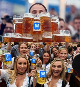 Создать мем: oktoberfest, немки октоберфест, октоберфест в мюнхене