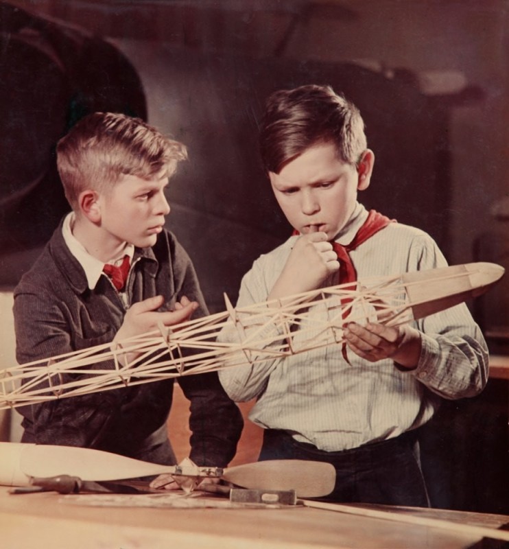 Create meme: aircraft modelers pioneers of the USSR, pioneers of the USSR, soviet schoolchildren