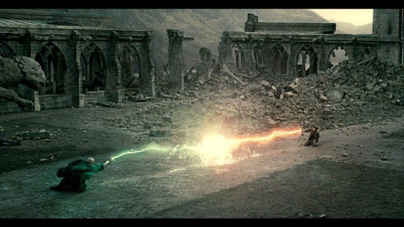 Create meme: Harry Potter battle for Hogwarts, Harry Potter and Voldemort battle, hogwarts harry potter