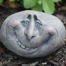 Создать мем: садовые камни с лицами, каменные скульптуры, лицо камень