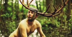 Создать мем: американские лесные дауншифтеры, кадр из фильма, мужик с рогами