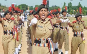 Создать мем: девушка, униформа индийской армии, вооружённые силы индии