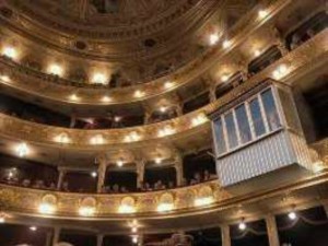 Создать мем: балкон, сиднейский оперный театр, оперный театр с балконами