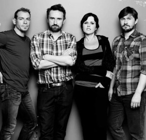 Создать мем: группа, the cranberries участники, ниал куин cranberries