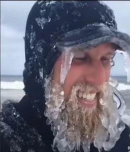 Создать мем: замерзший рыбак, замерзший человек, борода зима