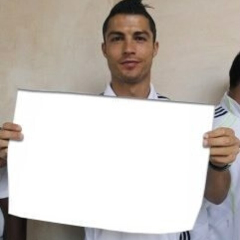 Create meme: ronaldo with a piece of paper without an inscription, Cristiano Ronaldo , ronaldo Cristiano with a piece of paper
