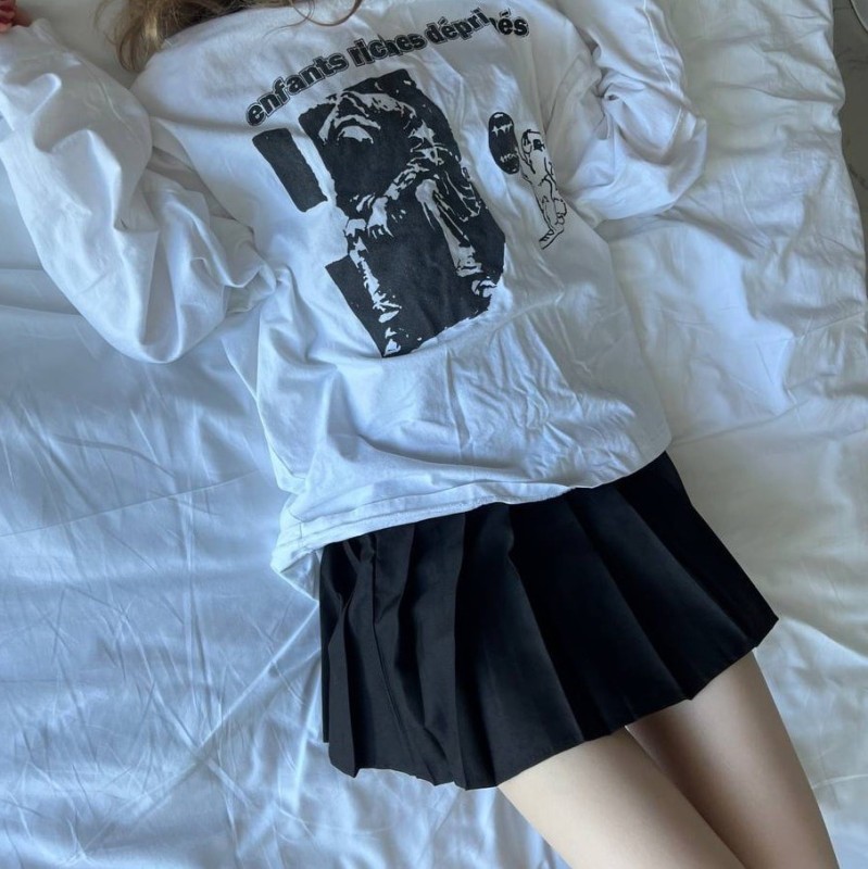 Create meme: Korean clothes with a skirt, summer t-shirts, women's printed T-shirts
