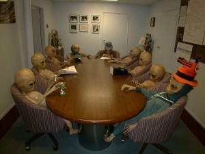 Создать мем: инопланетянин в очереди, the waiting room, директор телеканала рен тв