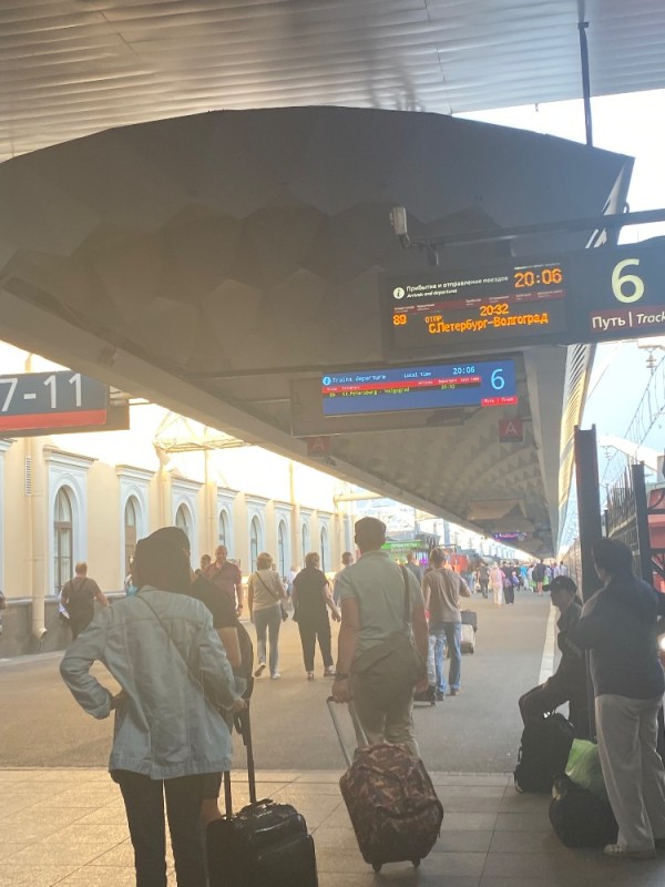 Create meme: moskovsky railway station saint petersburg, kievsky railway station 6 way, saint petersburg railway station