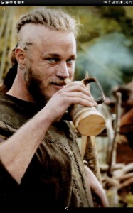 Создать мем: эгил безродный из сереала викинги, best gif, викинги рагнар лодброк актер