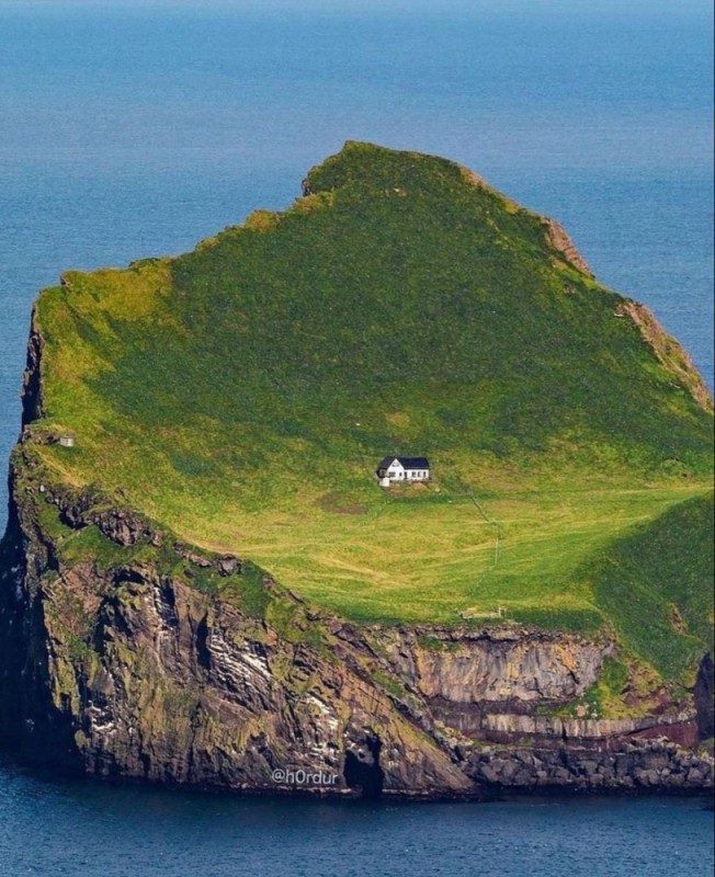 Создать мем: остров эллидаэй, одинокий дом на острове, одинокий дом на острове эллидаэй исландия