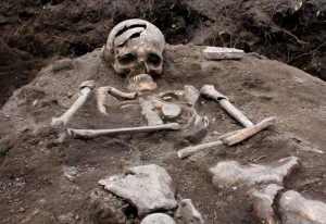 Создать мем: древние захоронения, келийский могильник, пантикапей раскопки скелеты