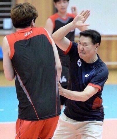 Создать мем: южно корейский волейболист, team member, мемы смешные
