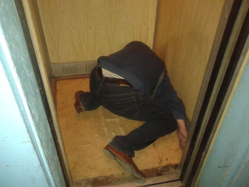 Create meme: drunks in the entrance, Drunk guy in the entrance, drunk in the Elevator
