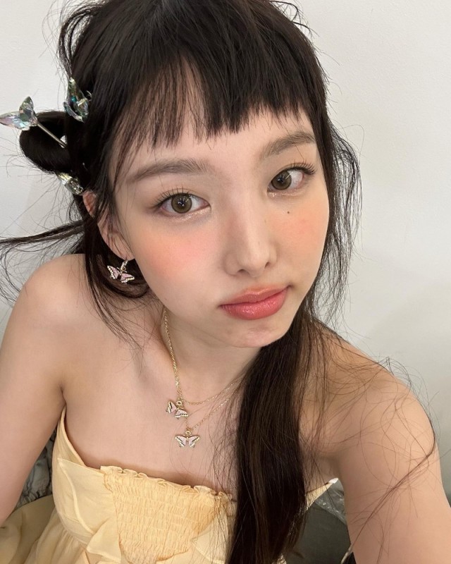 Create meme: beautiful asian girls, Korean makeup, girl 