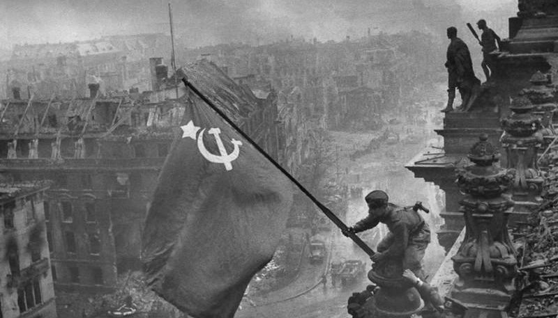 Создать мем: знамя победы, знамя победы над рейхстагом в берлине, знамя победы над рейхстагом