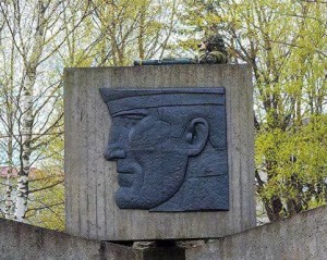 Создать мем: памятник павшим советским воинам в городе силламяэ эстония, памятник воинам, памятник герою