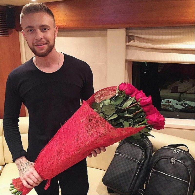 Create meme: egor creed with a bouquet of roses, Egor Krid rose, bachelor Egor Krid