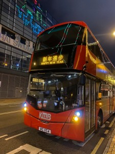 Создать мем: двухэтажный автобус в ночном городе, автобус, автобус new routemaster