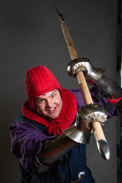 Создать мем: храбрый рыцарь, мужчина, средневековый рыцарь с топотом