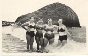 Создать мем: советские женщины, советские купальники, советские девушки в купальных