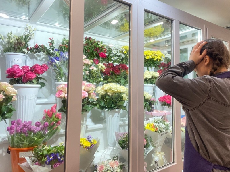 Создать мем: витрина для цветов, холодильная камера для цветов, цветочный бизнес